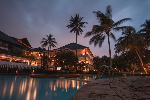 Airbnb vs hotels
