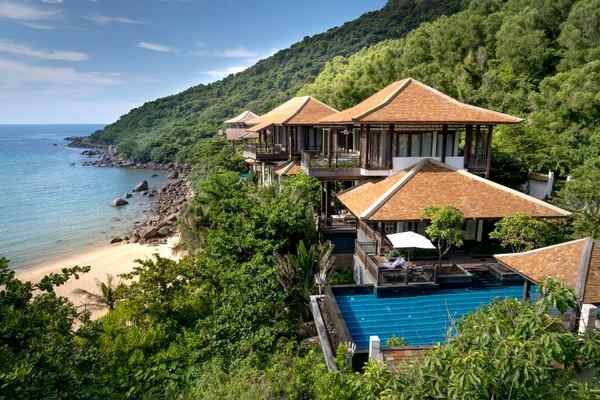 luxury resorts with private villas usa